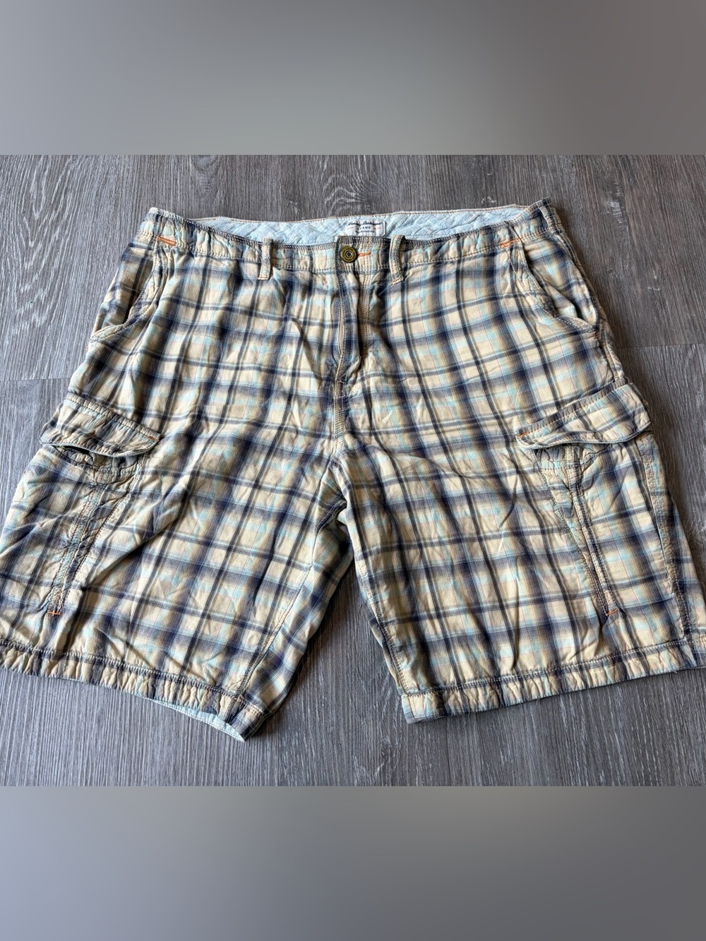 Tommy Bahama Men’s Cargo Shorts size 38